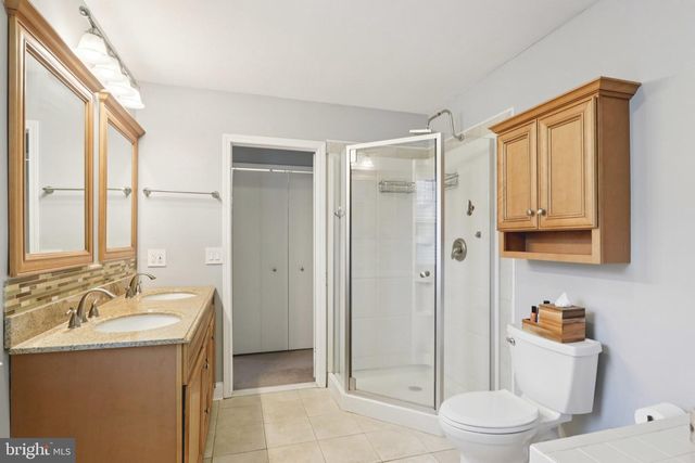 420 JAMESTOWN CT, Mount Laurel, NJ 08054