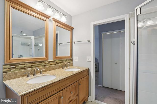 420 JAMESTOWN CT, Mount Laurel, NJ 08054