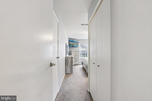 420 JAMESTOWN CT, Mount Laurel, NJ 08054