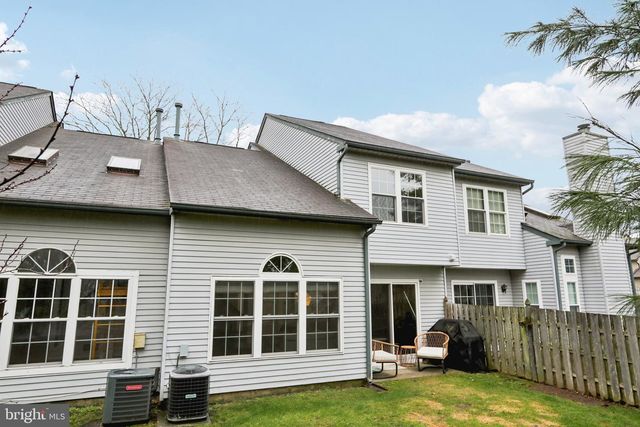 420 JAMESTOWN CT, Mount Laurel, NJ 08054