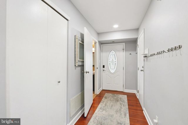 420 JAMESTOWN CT, Mount Laurel, NJ 08054