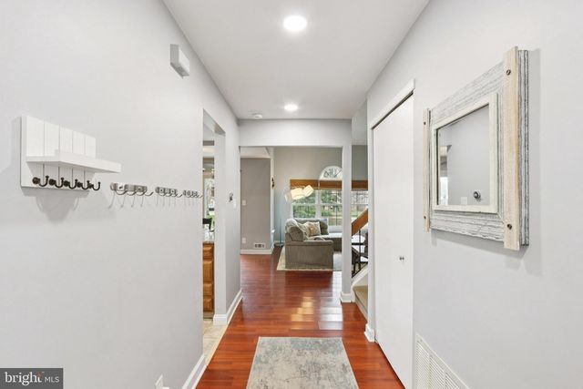 420 JAMESTOWN CT, Mount Laurel, NJ 08054