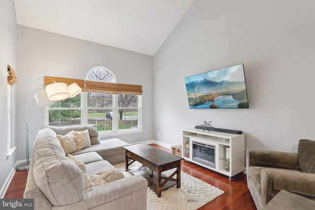 420 JAMESTOWN CT, Mount Laurel, NJ 08054