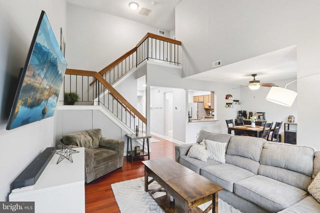 420 JAMESTOWN CT, Mount Laurel, NJ 08054