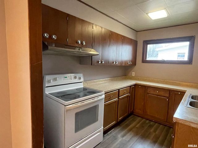 403 E CHESTNUT Street, Geneseo, IL 61254