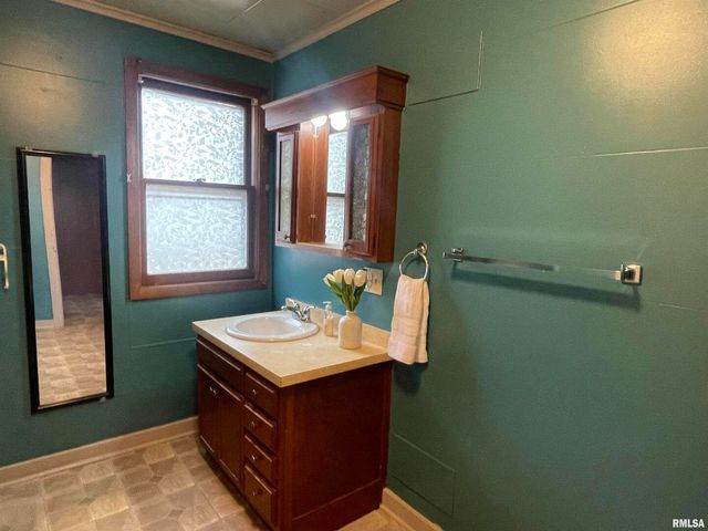 403 E CHESTNUT Street, Geneseo, IL 61254