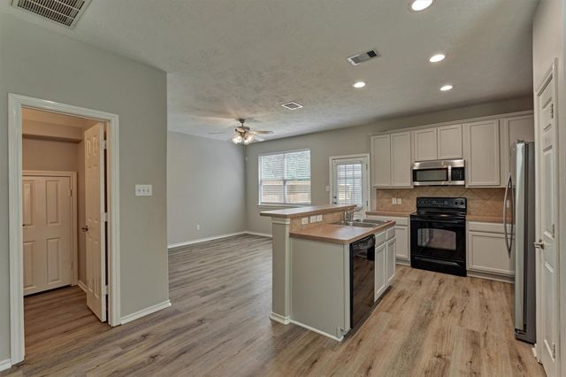 7 Wickerdale, The Woodlands, TX 77382