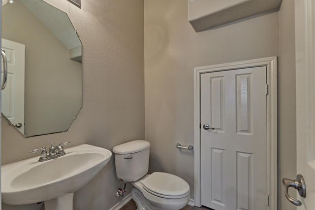 7 Wickerdale, The Woodlands, TX 77382