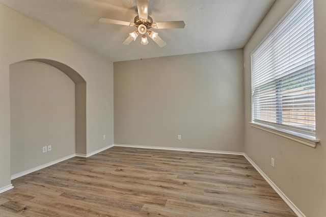 7 Wickerdale, The Woodlands, TX 77382