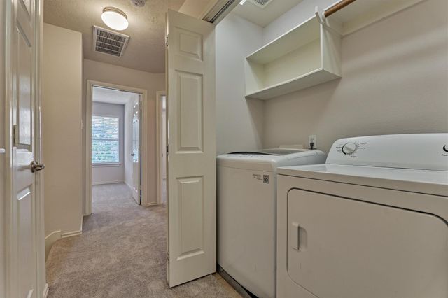 7 Wickerdale, The Woodlands, TX 77382