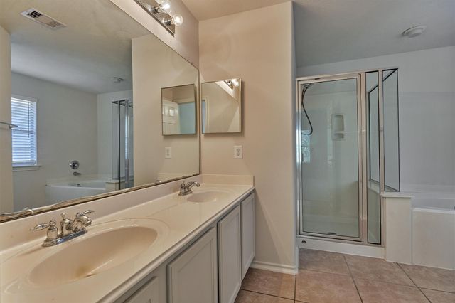 7 Wickerdale, The Woodlands, TX 77382