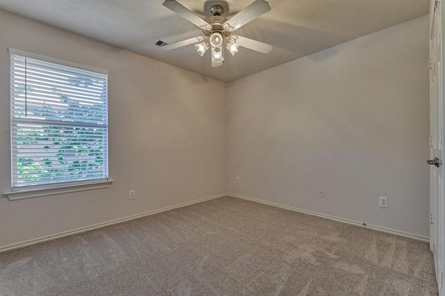 7 Wickerdale, The Woodlands, TX 77382