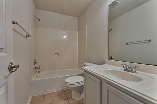 7 Wickerdale, The Woodlands, TX 77382