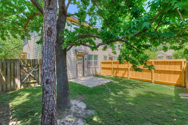 7 Wickerdale, The Woodlands, TX 77382