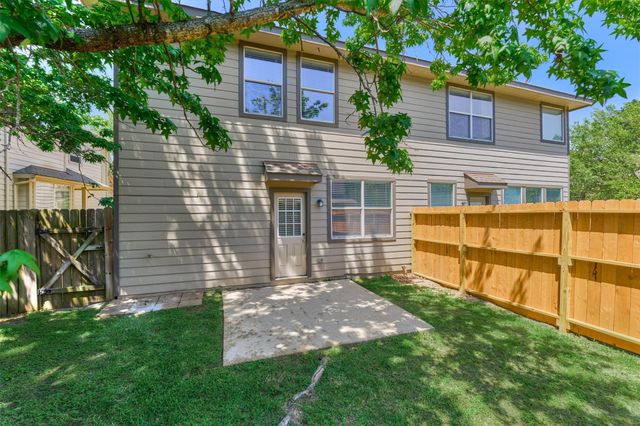 7 Wickerdale, The Woodlands, TX 77382