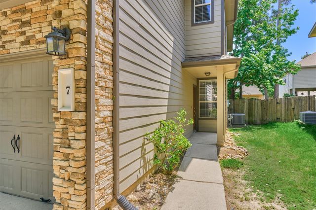 7 Wickerdale, The Woodlands, TX 77382