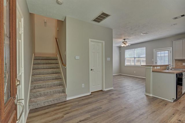 7 Wickerdale, The Woodlands, TX 77382