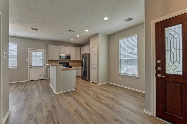 7 Wickerdale, The Woodlands, TX 77382