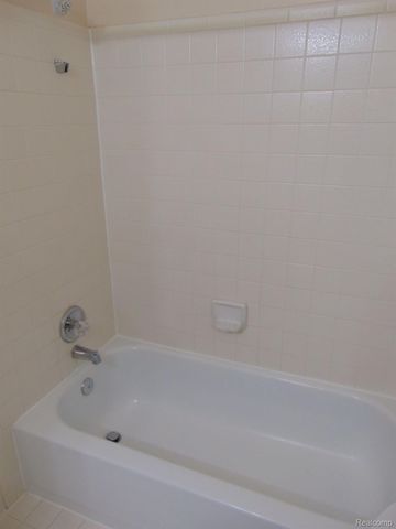 21230 W Glen Haven Circle 64, Novi, MI 48167