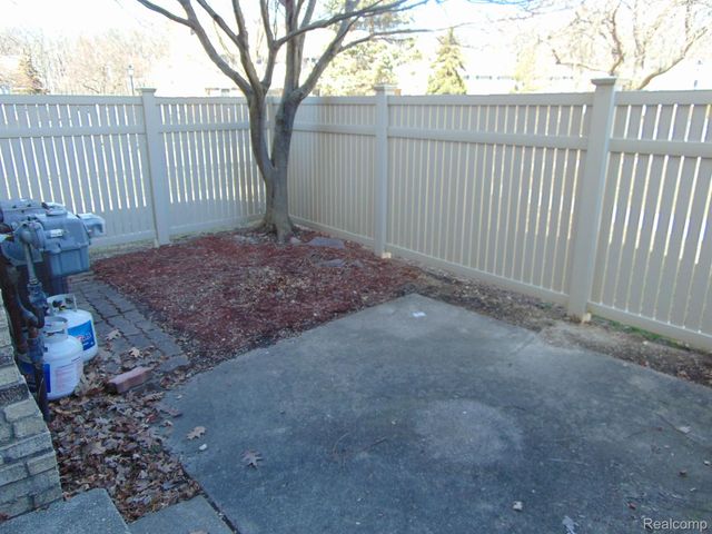 21230 W Glen Haven Circle 64, Novi, MI 48167