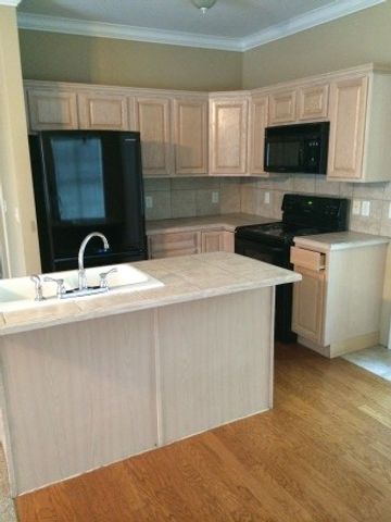 230 N Olive Avenue, Fayetteville, AR 72701