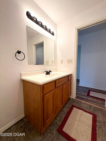 728 S Highland Avenue, Joplin, MO 64801