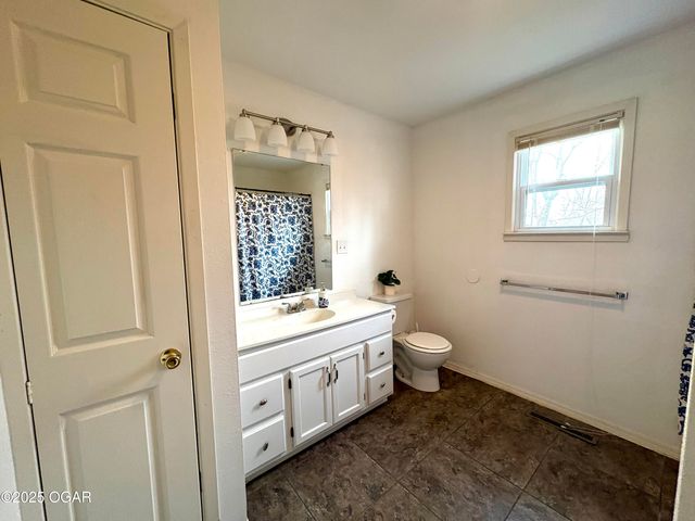 728 S Highland Avenue, Joplin, MO 64801