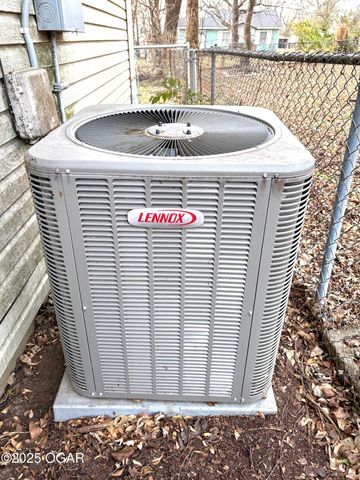 728 S Highland Avenue, Joplin, MO 64801