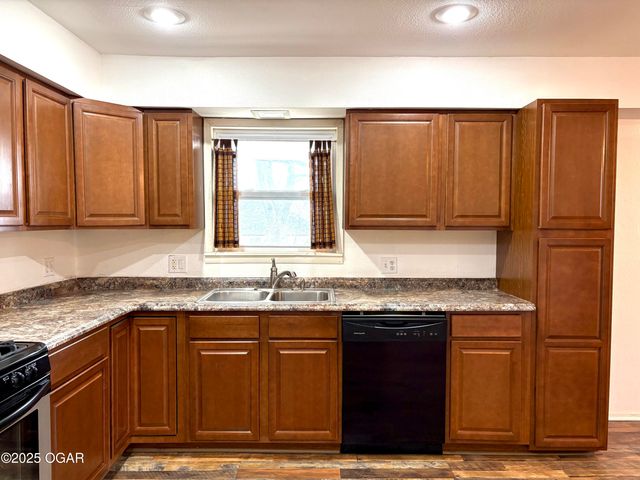 728 S Highland Avenue, Joplin, MO 64801