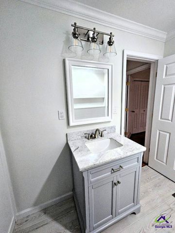 30 MITCHELL Street, Hawkinsville, GA 31036