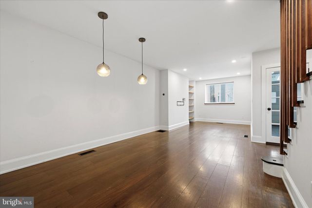 330 E THOMPSON ST, Philadelphia, PA 19125