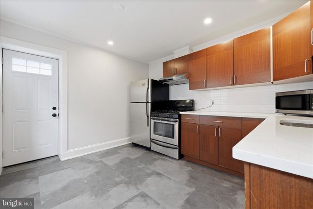 330 E THOMPSON ST, Philadelphia, PA 19125