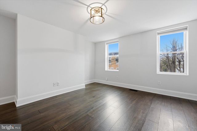 330 E THOMPSON ST, Philadelphia, PA 19125