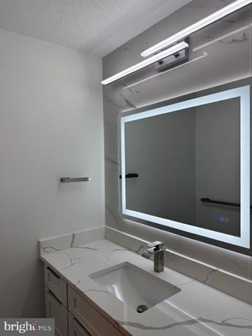 205 YOAKUM PKWY #1010, Alexandria, VA 22304