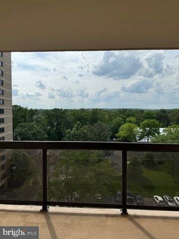 205 YOAKUM PKWY #1010, Alexandria, VA 22304