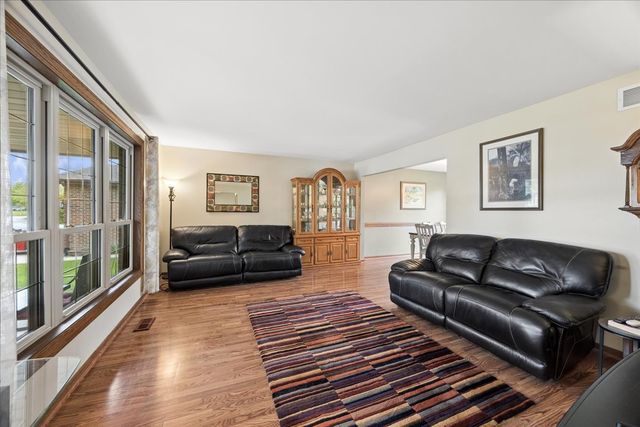 512 68th Street, Downers Grove, IL 60516