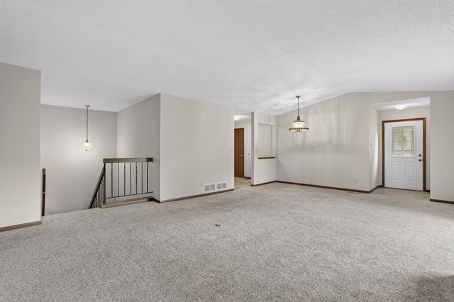 7055 Robinwood Trail, Woodbury, MN 55125