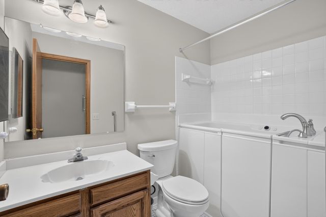 7055 Robinwood Trail, Woodbury, MN 55125