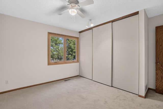 7055 Robinwood Trail, Woodbury, MN 55125
