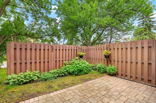 7055 Robinwood Trail, Woodbury, MN 55125