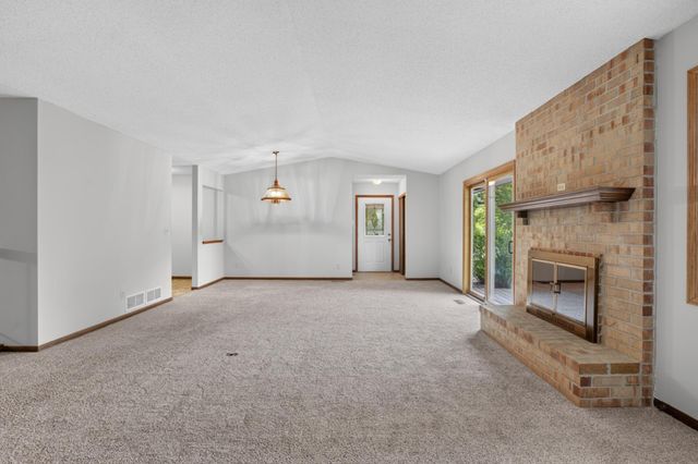 7055 Robinwood Trail, Woodbury, MN 55125