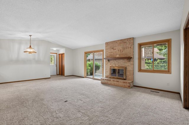 7055 Robinwood Trail, Woodbury, MN 55125