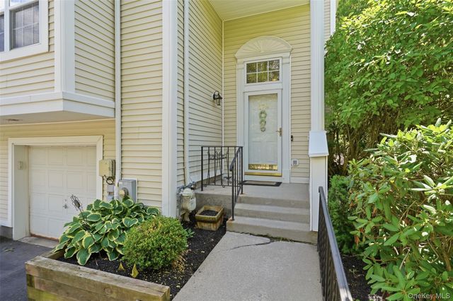 179 Isis Drive 3F, Newburgh, NY 12550