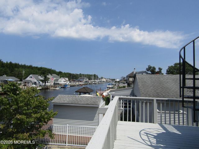 63 Cedar Run Road, Bayville, NJ 08721