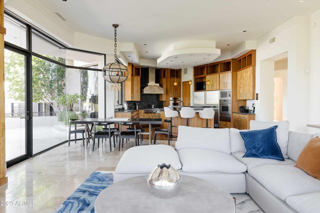 7451 N LAS BRISAS Lane, Paradise Valley, AZ 85253