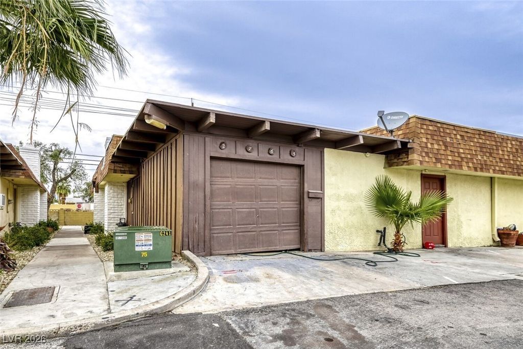 Image 2 of property listing at 2765 Heritage Court, Las Vegas, NV 89121