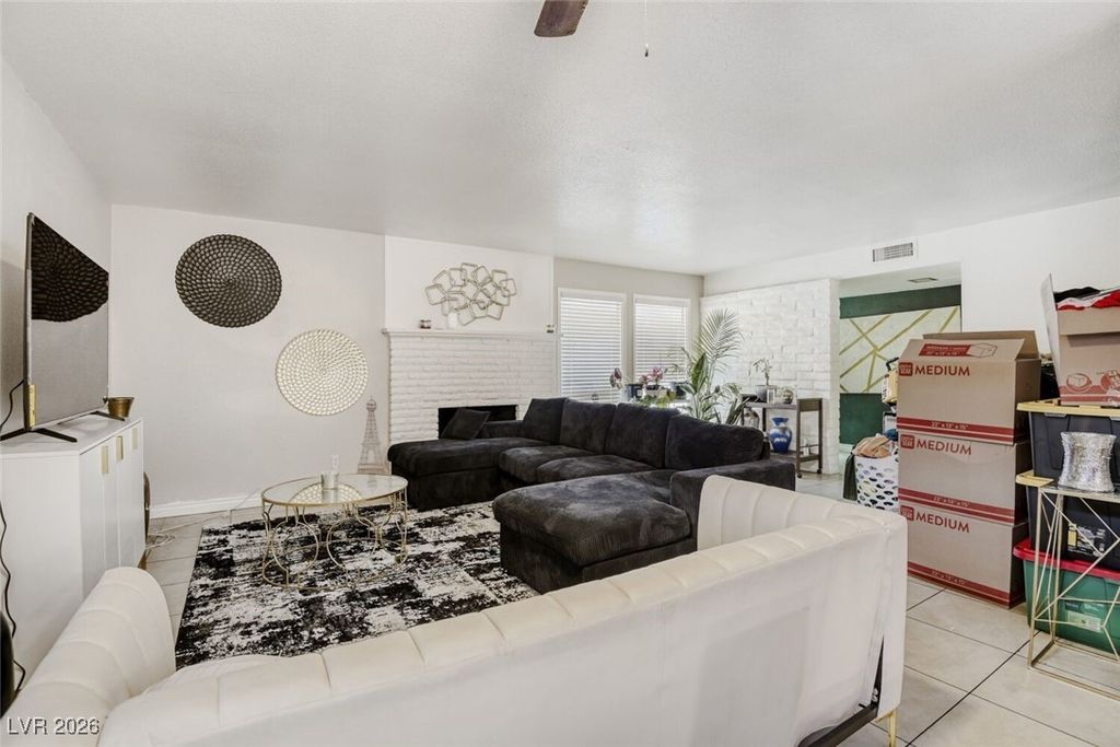 Image 3 of property listing at 2765 Heritage Court, Las Vegas, NV 89121