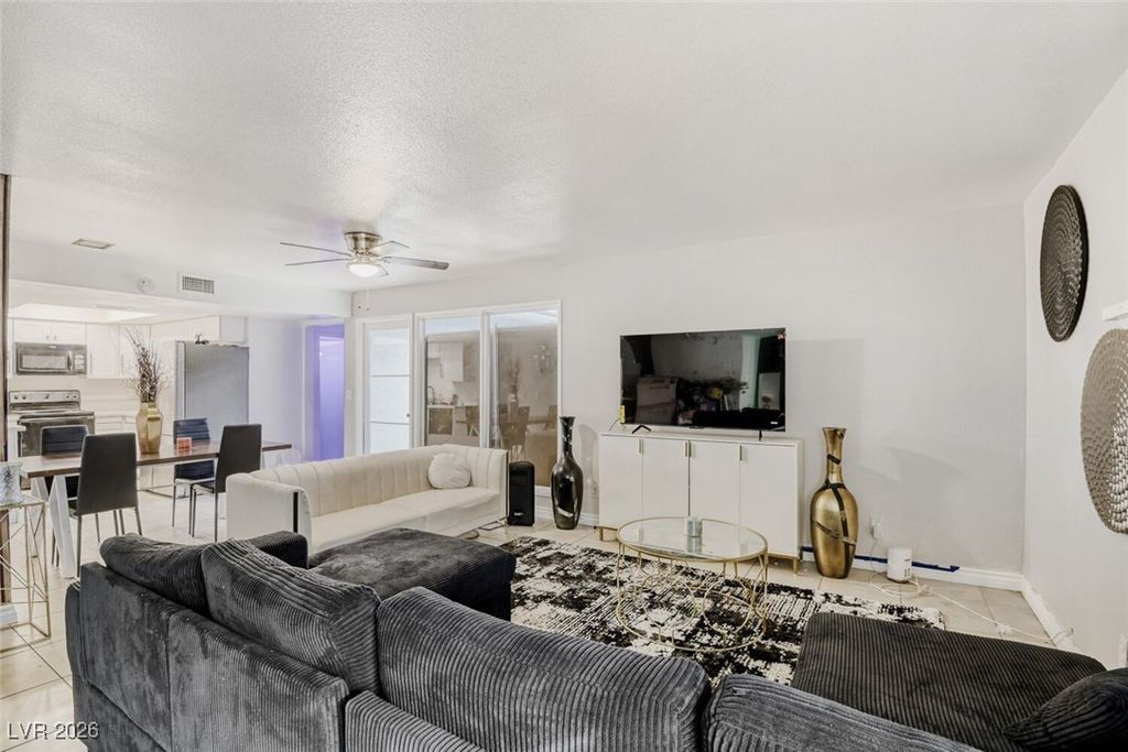 Image 4 of property listing at 2765 Heritage Court, Las Vegas, NV 89121