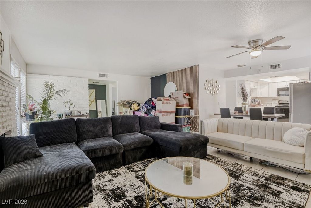 Image 5 of property listing at 2765 Heritage Court, Las Vegas, NV 89121