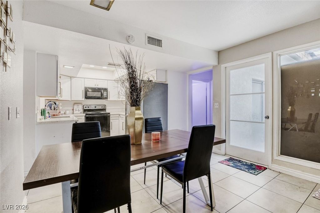 Image 6 of property listing at 2765 Heritage Court, Las Vegas, NV 89121